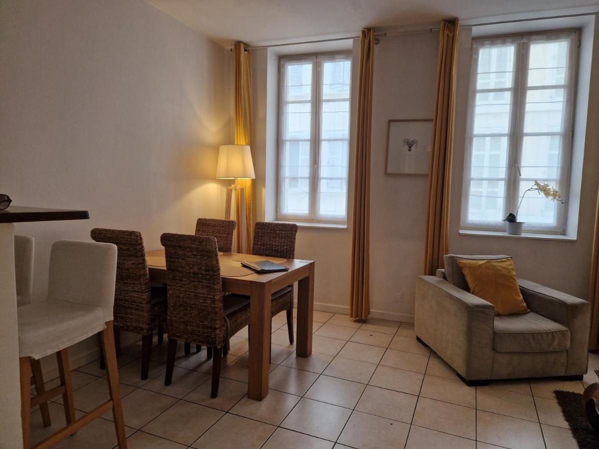 2 Pieces Dans Le Centre Avec Petite Terrasse 3*** Marselha Exterior foto